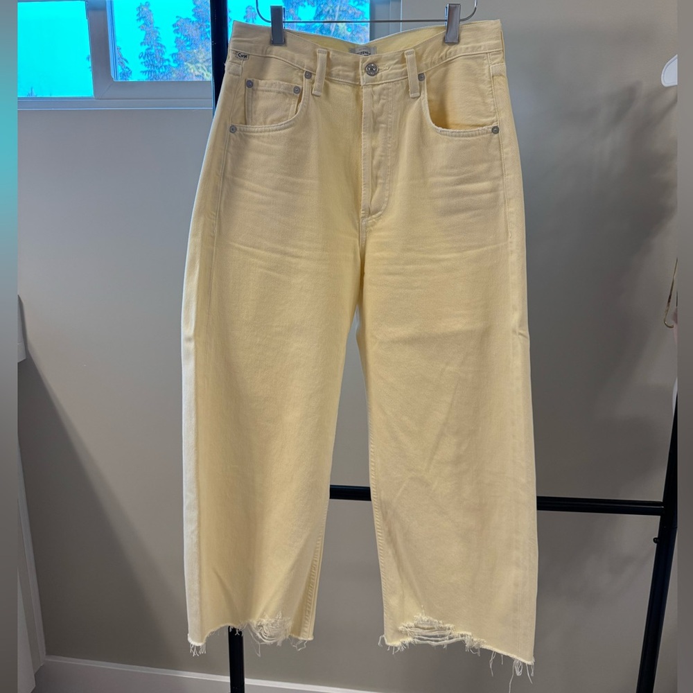 Citizens of Humanity Ayla cropped jeans in limoncello - Picture 2 of 4